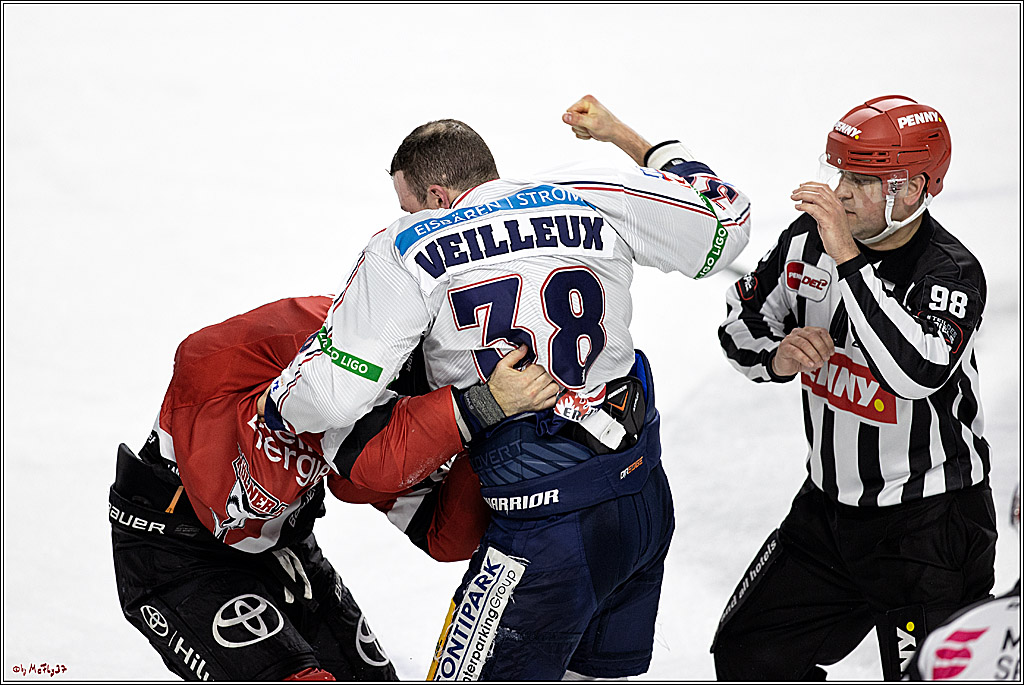 PENNY DEL Viertelfinale 2. Spiel;  Koelner Haie - Eisbaeren Berlin; Koeln, 12.04.2022